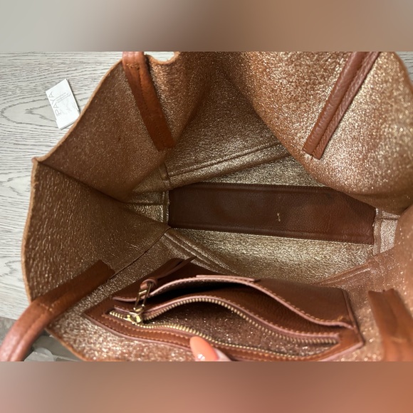 Bottler Brown Leather Tote With Gold Lining - Picture 4 of 8